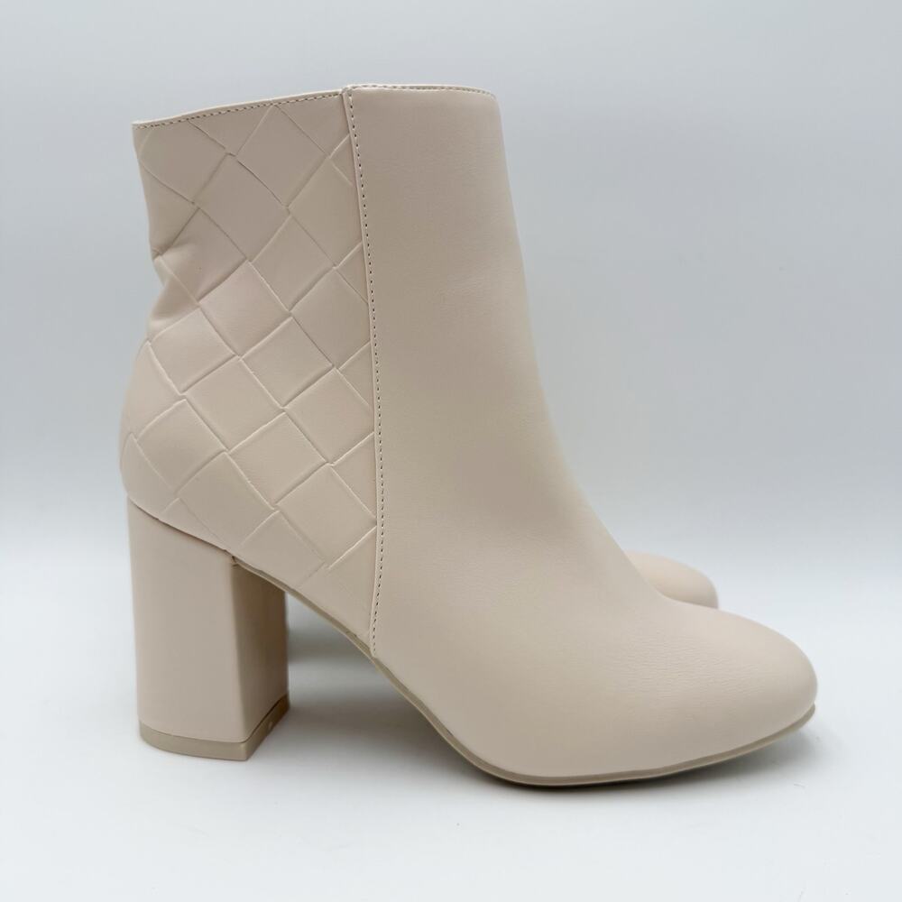 MIA Womens Linne Ankle Boots Size 7 M White Vegan Leather EUC